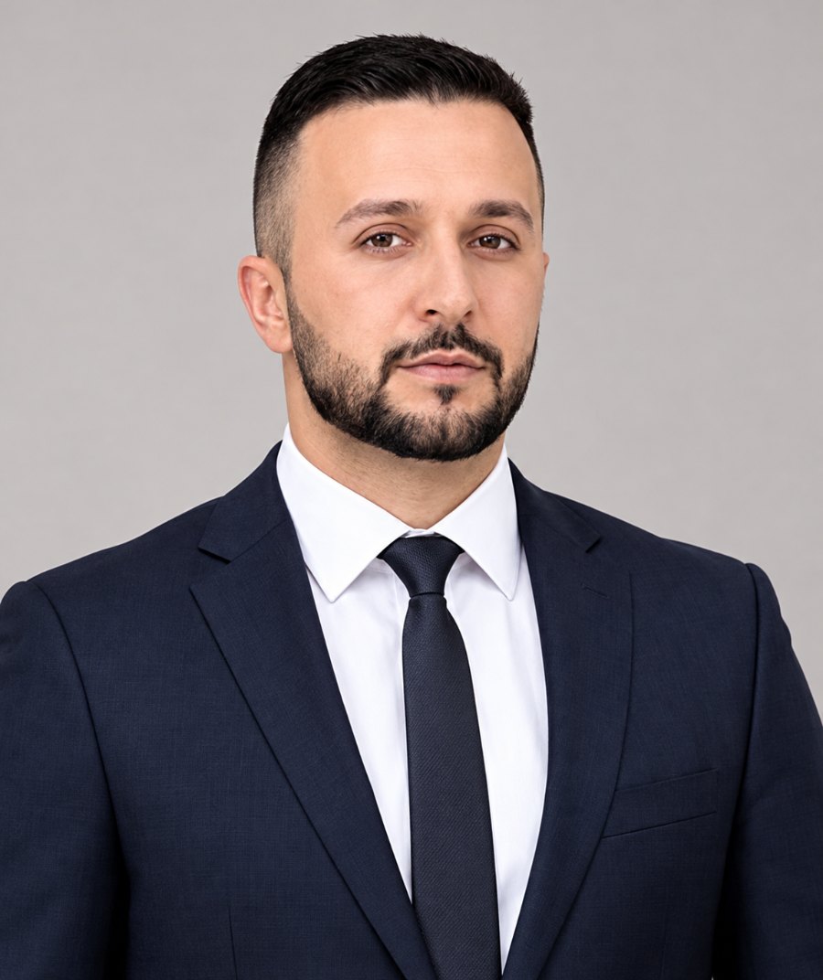 Portrait of Humayoon Chakhansuri, Founder & CEO of Fyza Education Institute